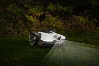 Ciberseguridad al Límite: Un Cortacésped Robotizado, Hackeado a 9.000 km